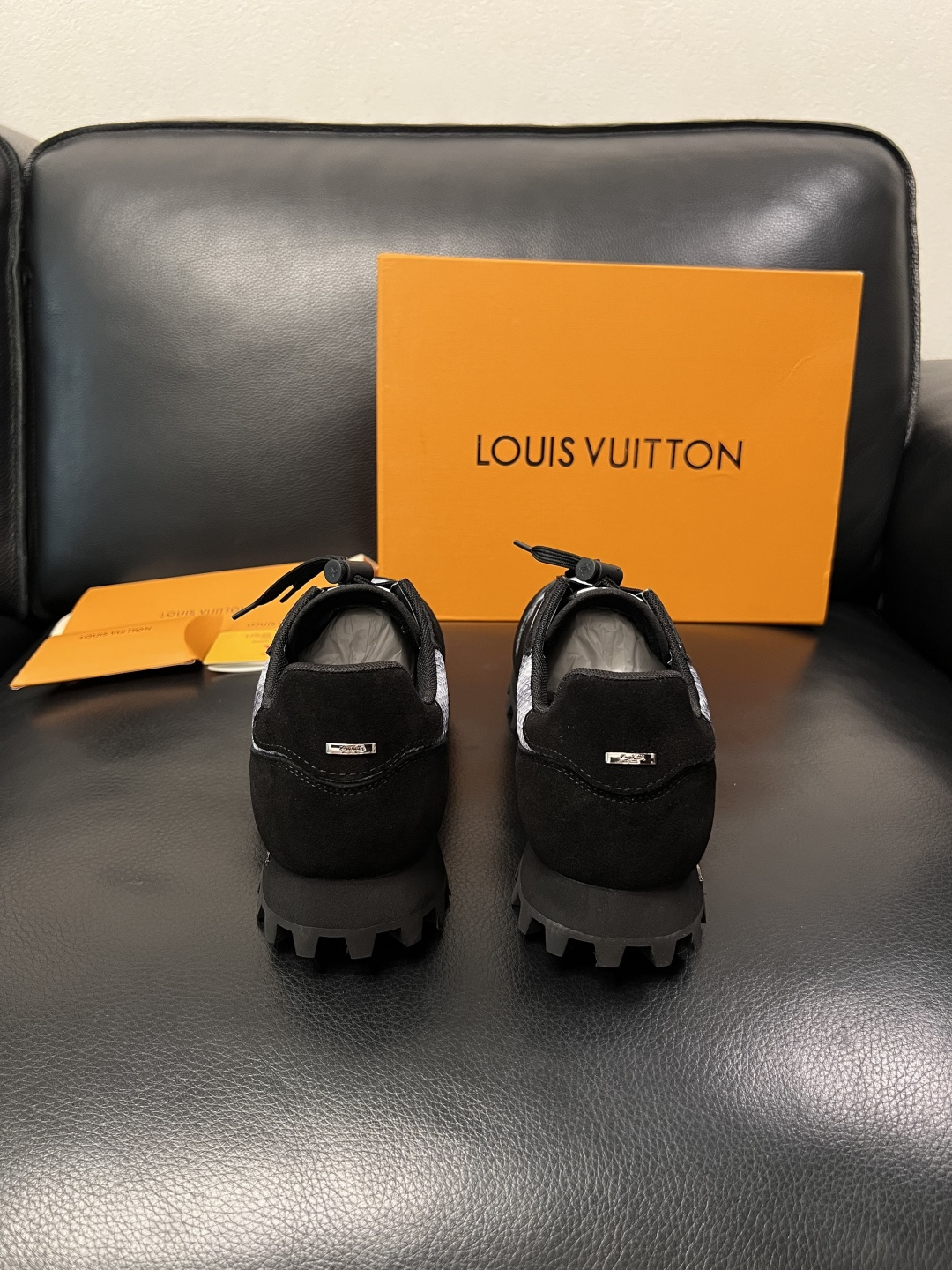 Lv  高品质  顶级工艺品  路易威登，运动板鞋专柜同步，鞋面意大利进口，高品质拼接缤纷色彩复杂工艺品