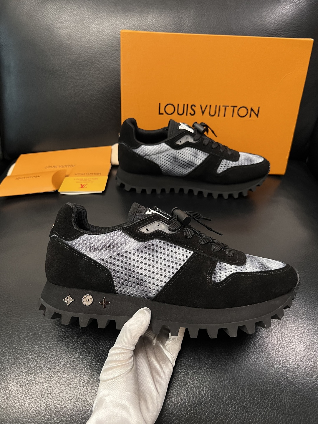 Lv  高品质  顶级工艺品  路易威登，运动板鞋专柜同步，鞋面意大利进口，高品质拼接缤纷色彩复杂工艺品