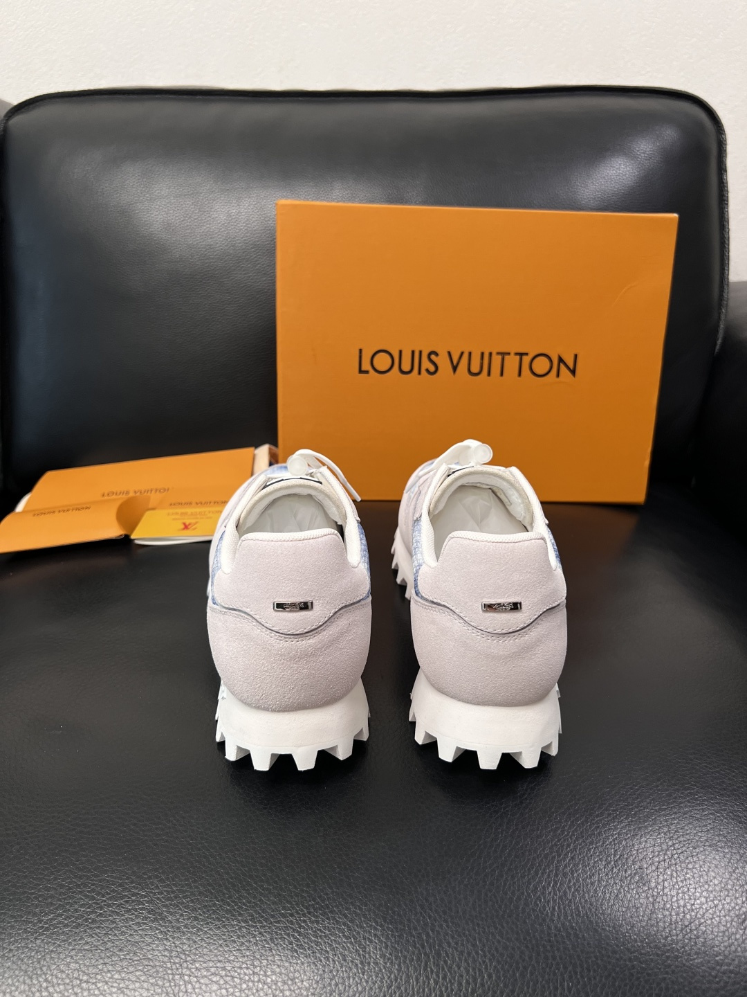 Lv  高品质  顶级工艺品  路易威登，运动板鞋专柜同步，鞋面意大利进口，高品质拼接缤纷色彩复杂工艺品