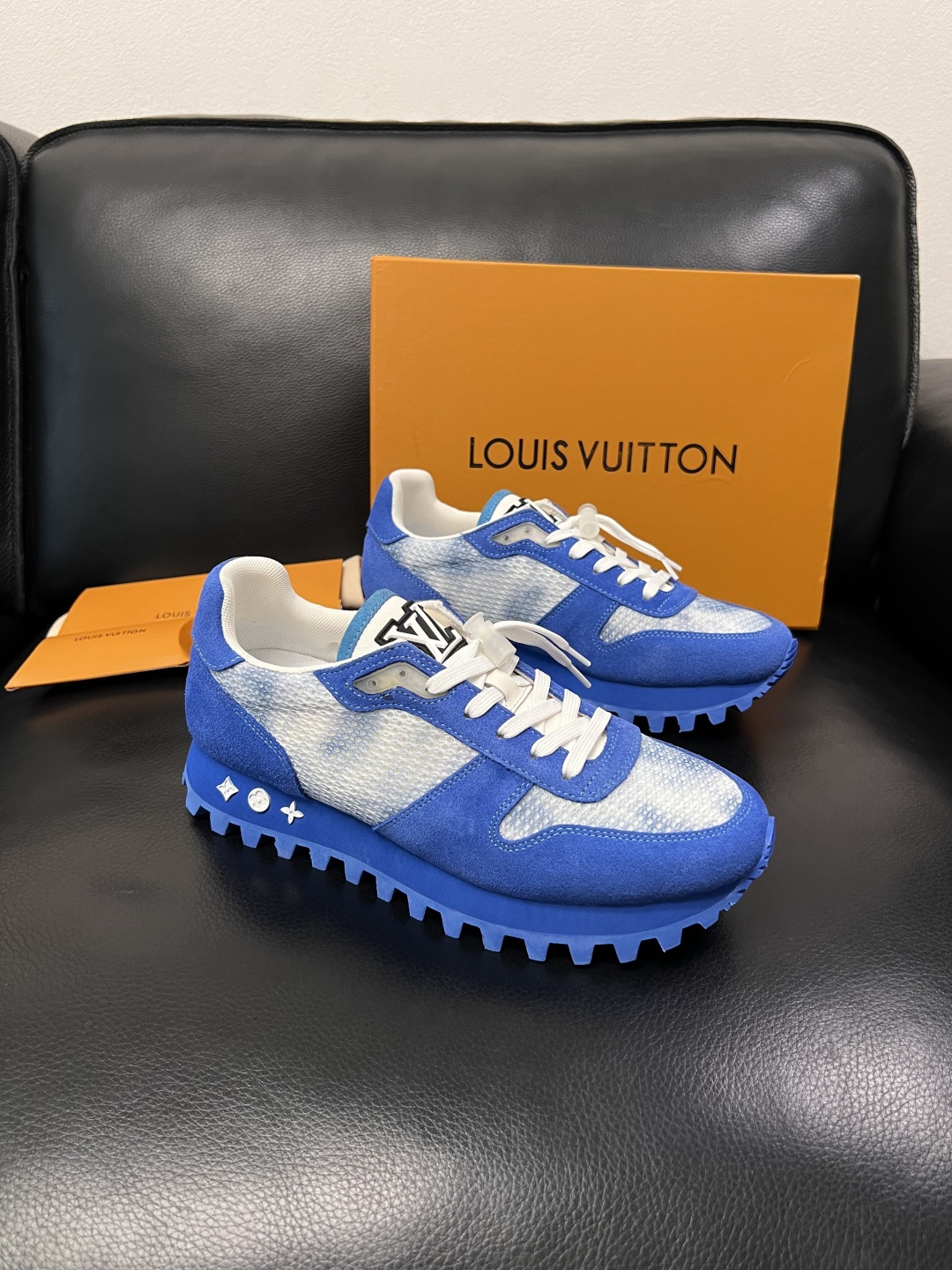 Lv  高品质  顶级工艺品  路易威登，运动板鞋专柜同步，鞋面意大利进口，高品质拼接缤纷色彩复杂工艺品