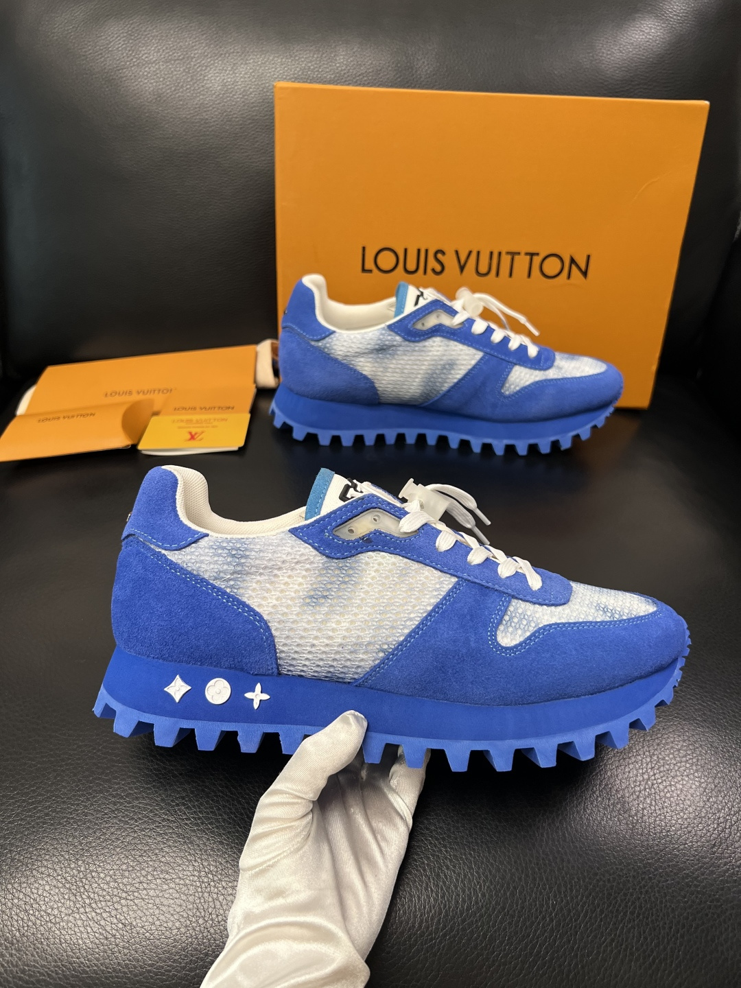 Lv  高品质  顶级工艺品  路易威登，运动板鞋专柜同步，鞋面意大利进口，高品质拼接缤纷色彩复杂工艺品