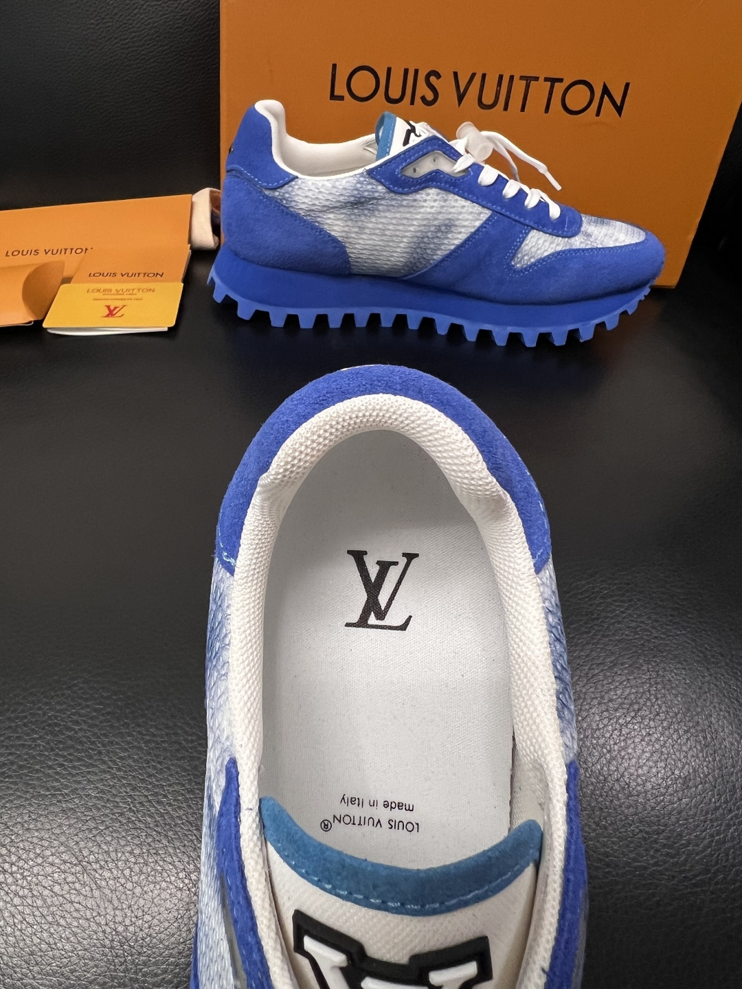 Lv  高品质  顶级工艺品  路易威登，运动板鞋专柜同步，鞋面意大利进口，高品质拼接缤纷色彩复杂工艺品