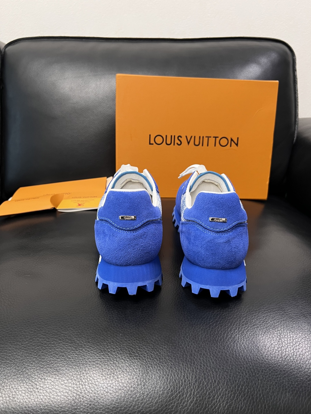 Lv  高品质  顶级工艺品  路易威登，运动板鞋专柜同步，鞋面意大利进口，高品质拼接缤纷色彩复杂工艺品