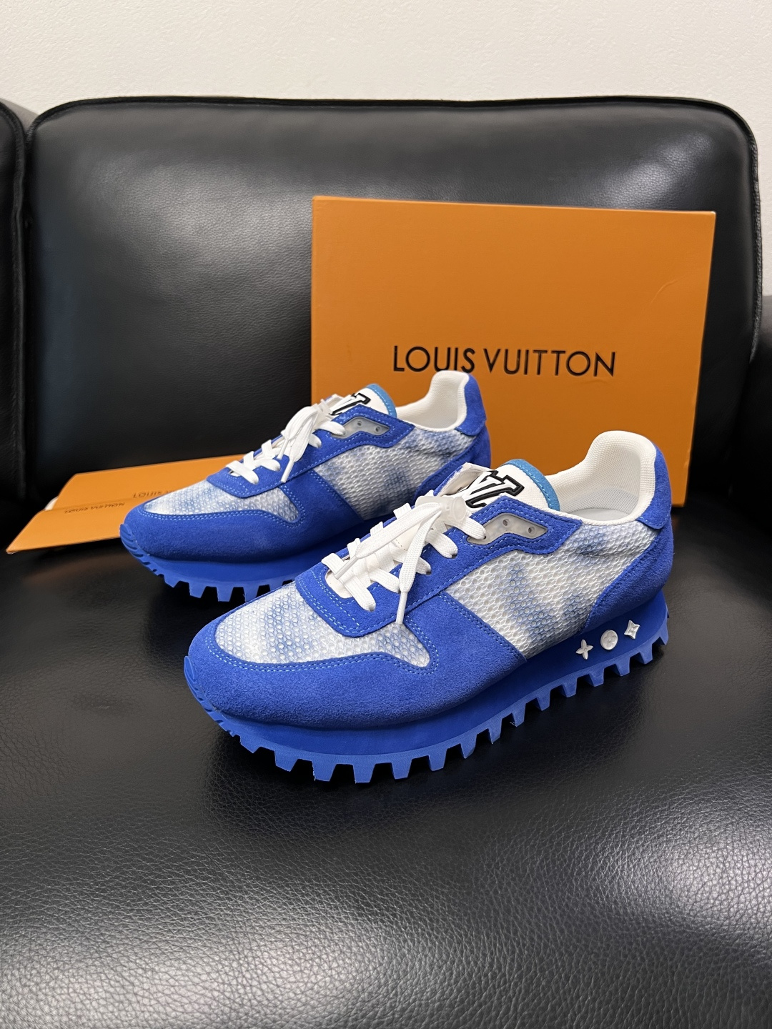 Lv  高品质  顶级工艺品  路易威登，运动板鞋专柜同步，鞋面意大利进口，高品质拼接缤纷色彩复杂工艺品