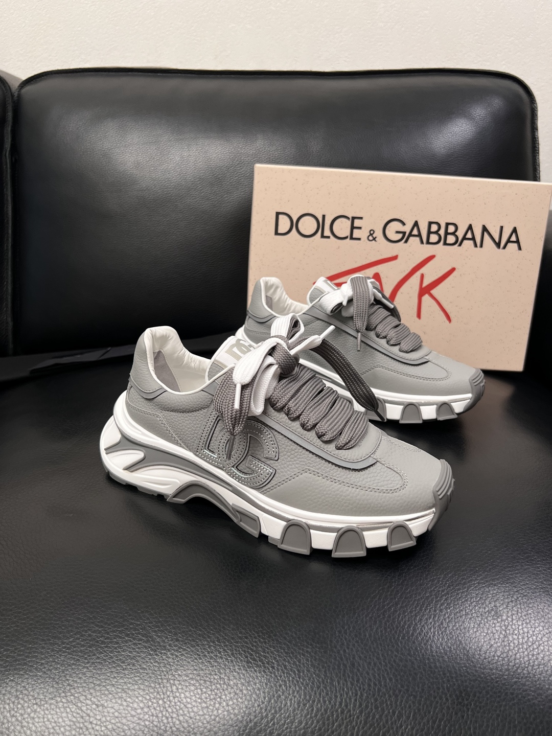 Dolce & Gabbana   高品质  顶级工艺品  杜嘉班纳 爆款专柜新品同步，鞋面意大利进口牛