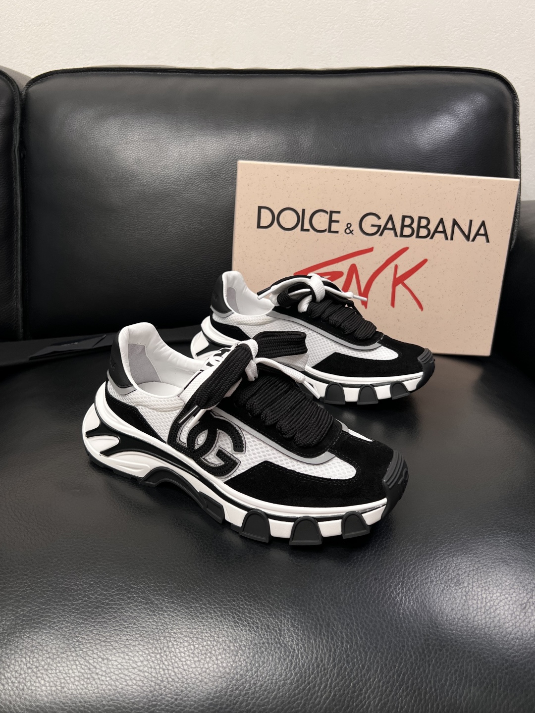 NO:851065,Dolce & Gabbana high quality top crafts Dolce & Gabbana hot new counter products synchronized, uppers imported from Italy cowhide fabric, high quality complex craftsmanship, imported water-dyed cowhide pads, original soles specially provided by the original factory, exclusive activity molded soles super comfortable, original factory follow-up goods, couple style code number female 36-39 male 38-45 (customized 45), Dolce&Gabbana, Dolce&Gabbana, cowhide19860909Dolce & Gabbana高品质 顶级工艺品 杜嘉班纳 爆款专柜新品同步,鞋面意大利进口牛皮面料,高品质复杂工艺,进口水染牛皮垫,鞋底原厂特供原版底,独家活动成型底超级舒适,原厂跟单货, 情侣款 码数 女36-39 男38-45（订做 45）,,Dolce&Gabbana,Dolce&Gabbana,cowhide,Men's shoes