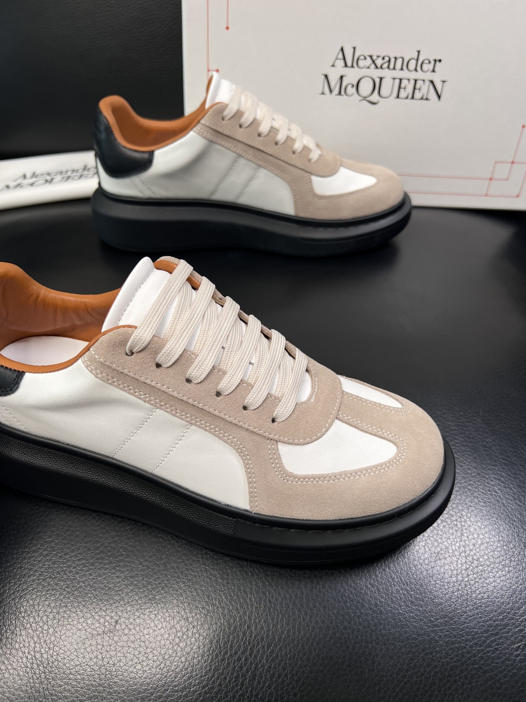 Alexander McQueen  高品质  顶级工艺品  麦昆  专柜同步 原厂配置，意大利进口原版