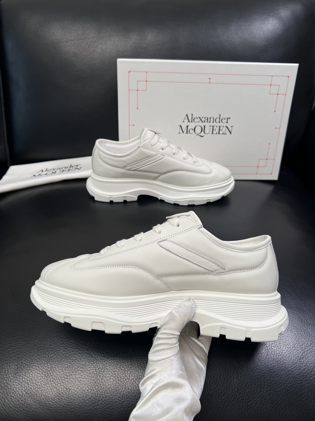 Alexander McQueen  高品质  顶级工艺品  麦昆  专柜同步 原厂配置，意大利进口原版