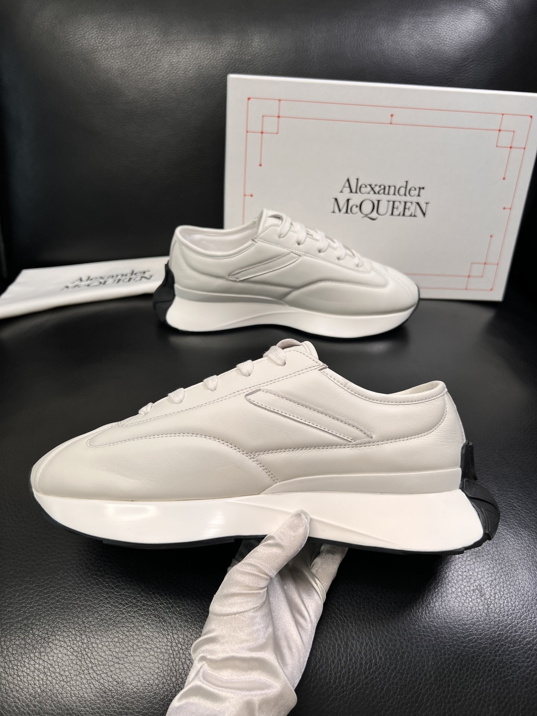 Alexander McQueen  高品质  顶级工艺品  麦昆  专柜同步 原厂配置，意大利进口原版