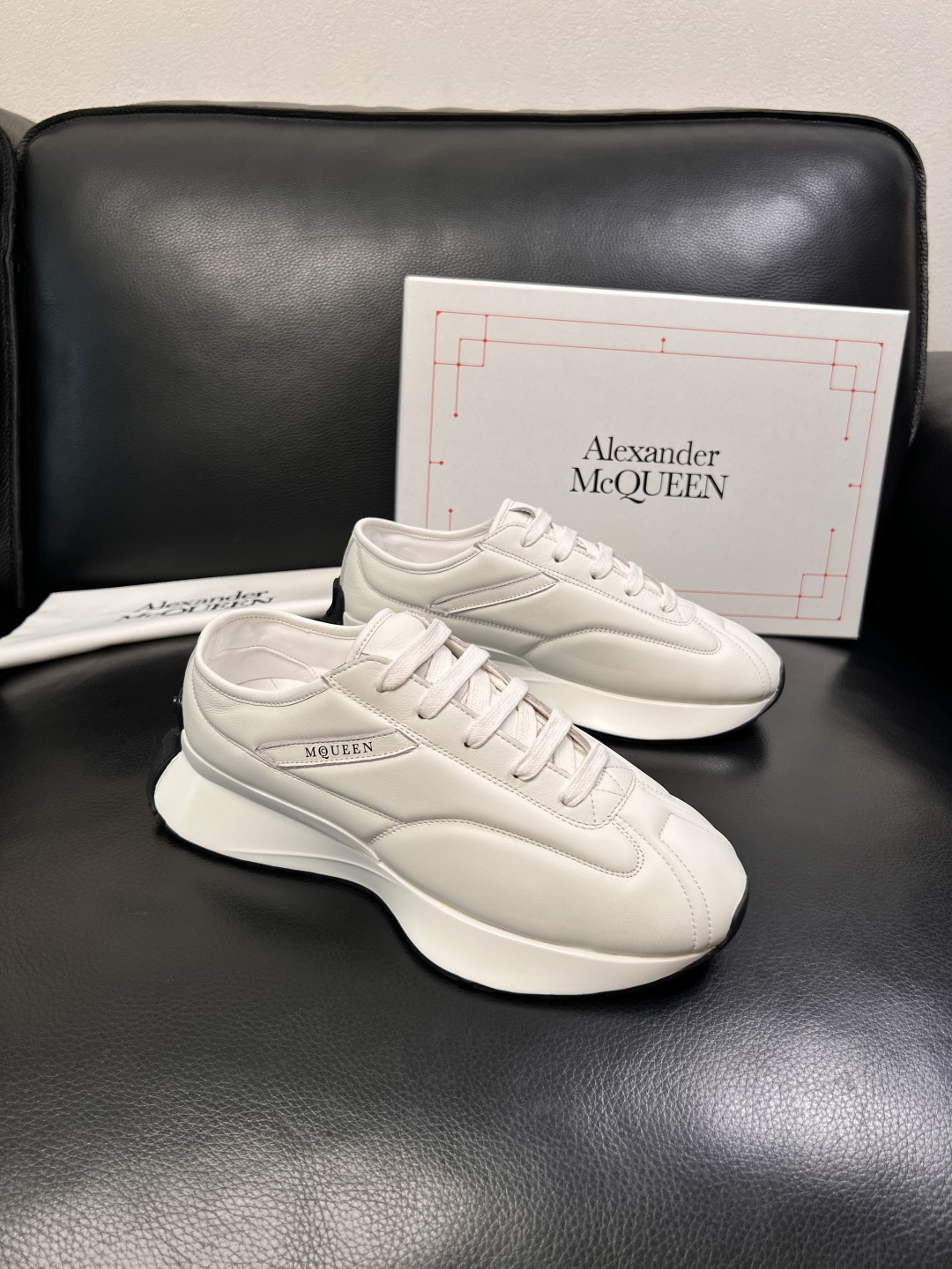 NO:851075,Alexander McQueen high-quality top crafts, McQueen counter synchronization, original factory configuration, original cowhide fabric imported from Italy, high-quality splicing technology, fully imported water-dyed cowhide lining, original soles specially provided by the original factory and super comfortable, original factory follow-up goods, couple size size 35-44 (custom-made, female 40 45 46 47),, alexander mcqueen, cowhide19860909Alexander McQueen 高品质 顶级工艺品 麦昆 专柜同步 原厂配置,意大利进口原版牛皮面料,高品质拼接工艺,全进口水染牛皮里垫,鞋底原厂特供原版底超级舒适,原厂跟单货 ,情侣款 码数 35-44（ 订做 女40 45 46 47）,,alexander mcqueen,cowhide,Men's shoes