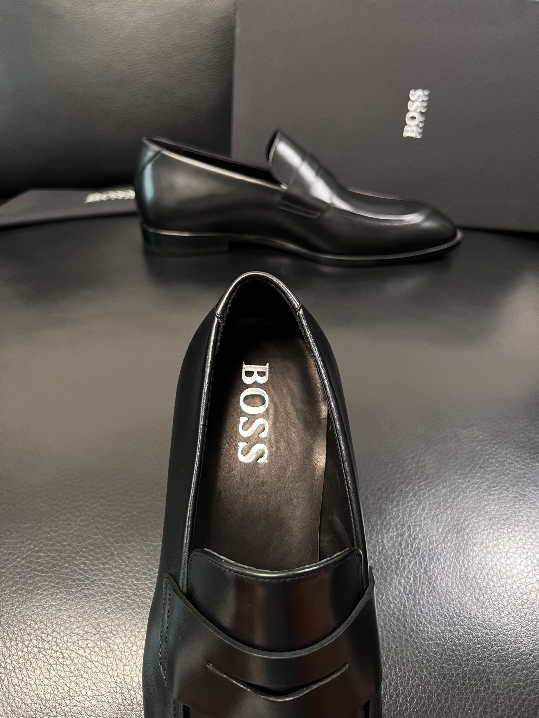 BOSS  高品质 顶级工艺品  博斯  皮鞋系列专柜同步原厂配置，意大利进口牛皮面料牛内里垫，高品质拼