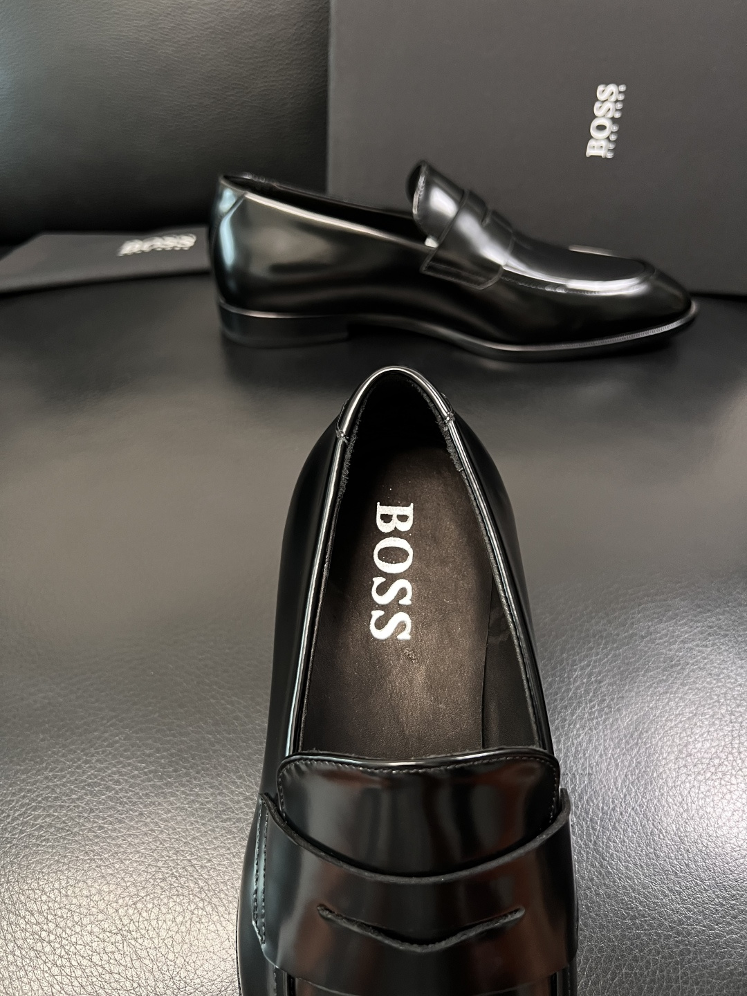BOSS  高品质 顶级工艺品  博斯  皮鞋系列专柜同步原厂配置，意大利进口牛皮面料牛内里垫，高品质拼