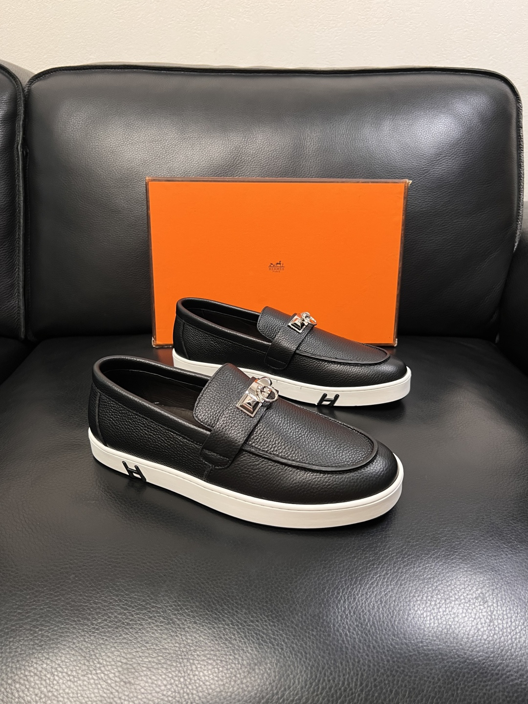 Hermes  高品质  顶级工艺品  爱马仕 专柜同步发售原厂配置，意大利进口原版牛皮面料，高品质拼接
