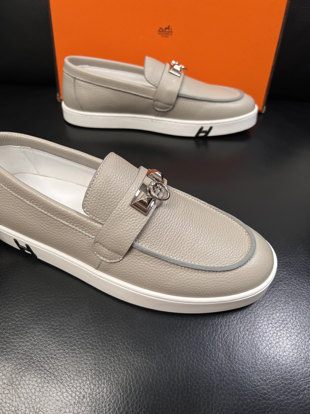 Hermes  高品质  顶级工艺品  爱马仕 专柜同步发售原厂配置，意大利进口原版牛皮面料，高品质拼接
