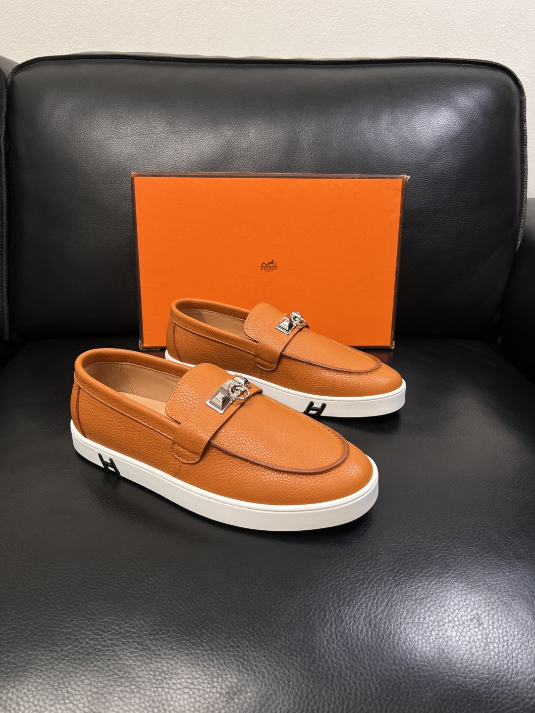 Hermes  高品质  顶级工艺品  爱马仕 专柜同步发售原厂配置，意大利进口原版牛皮面料，高品质拼接