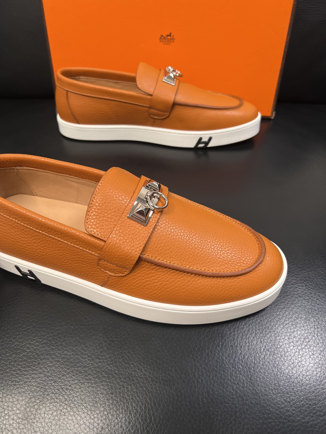 Hermes  高品质  顶级工艺品  爱马仕 专柜同步发售原厂配置，意大利进口原版牛皮面料，高品质拼接