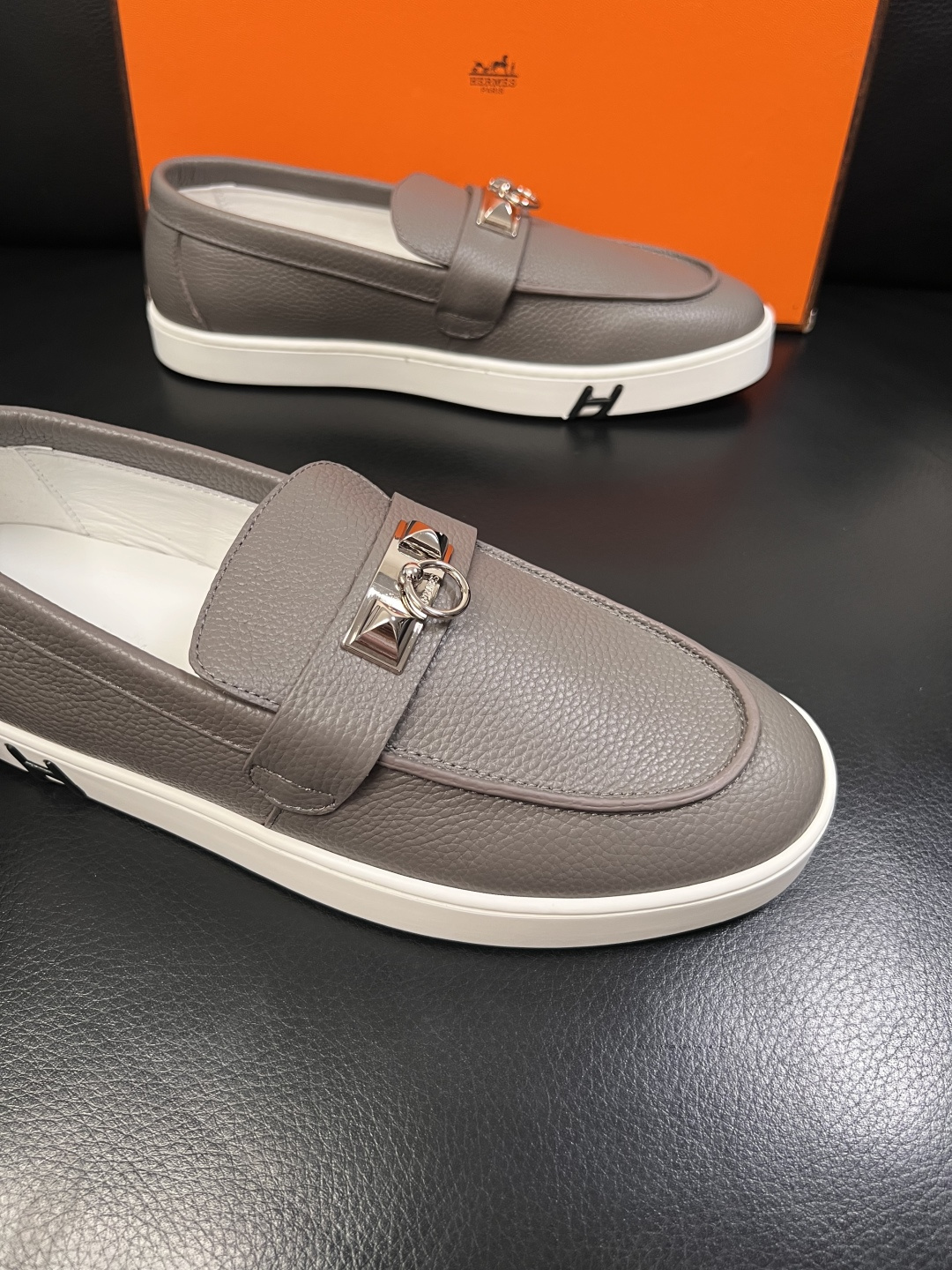 Hermes  高品质  顶级工艺品  爱马仕 专柜同步发售原厂配置，意大利进口原版牛皮面料，高品质拼接