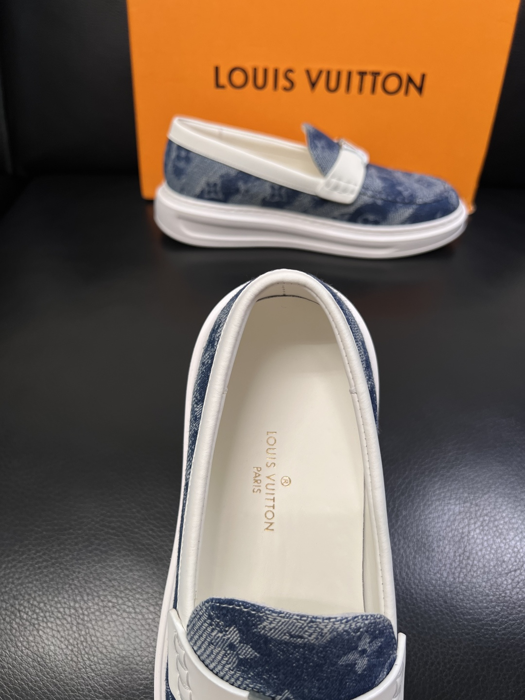 Lv  高品质  顶级工艺品  路易威登，运动板鞋专柜同步，鞋面意大利进口，高品质拼接缤纷色彩复杂工艺品