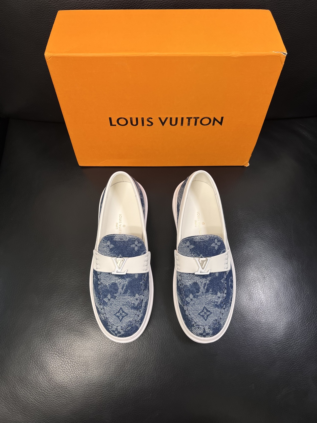 Lv  高品质  顶级工艺品  路易威登，运动板鞋专柜同步，鞋面意大利进口，高品质拼接缤纷色彩复杂工艺品