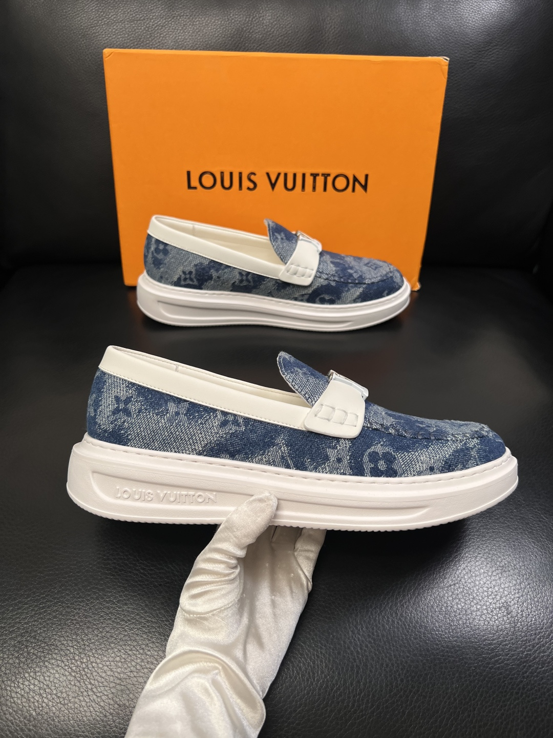 Lv  高品质  顶级工艺品  路易威登，运动板鞋专柜同步，鞋面意大利进口，高品质拼接缤纷色彩复杂工艺品