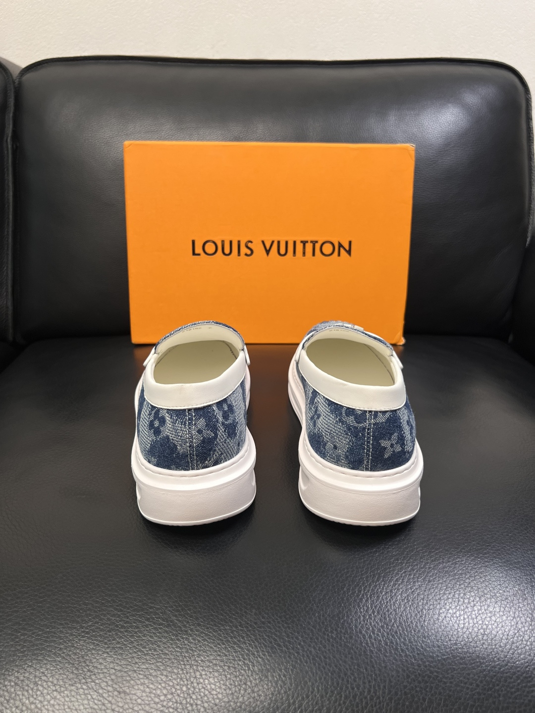 Lv  高品质  顶级工艺品  路易威登，运动板鞋专柜同步，鞋面意大利进口，高品质拼接缤纷色彩复杂工艺品