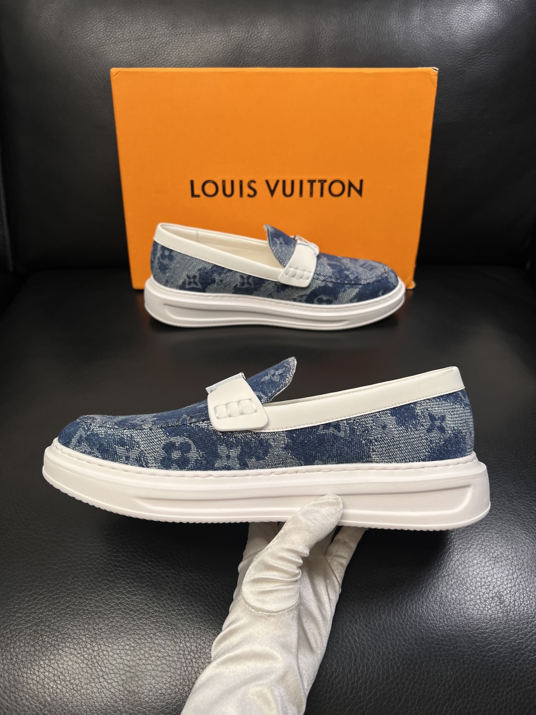 Lv  高品质  顶级工艺品  路易威登，运动板鞋专柜同步，鞋面意大利进口，高品质拼接缤纷色彩复杂工艺品
