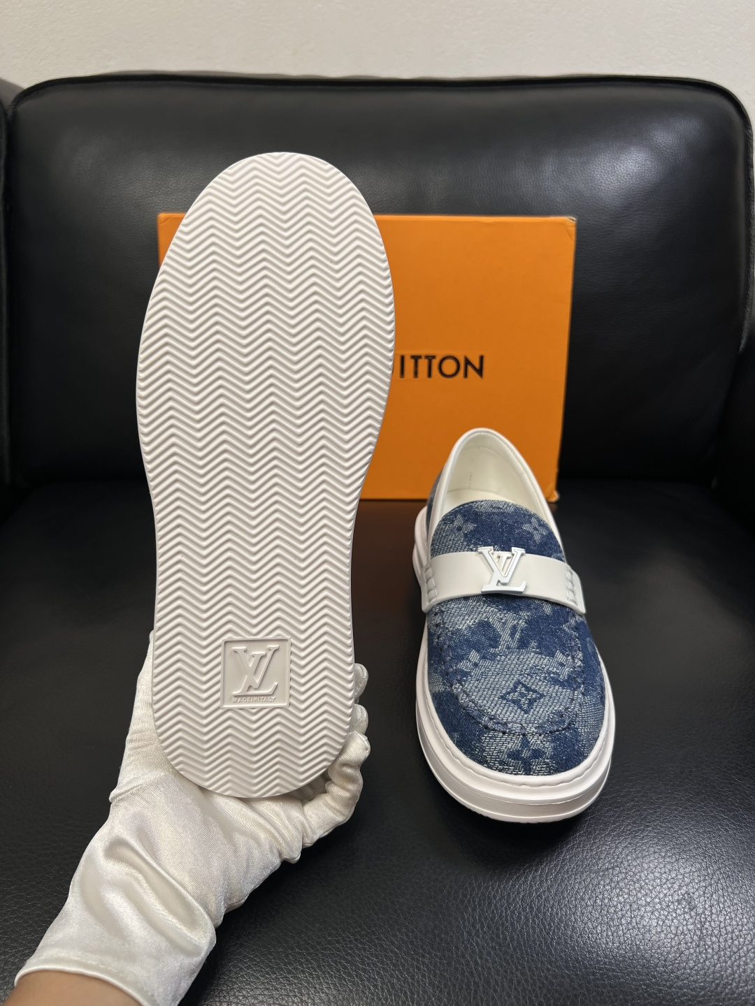 Lv  高品质  顶级工艺品  路易威登，运动板鞋专柜同步，鞋面意大利进口，高品质拼接缤纷色彩复杂工艺品