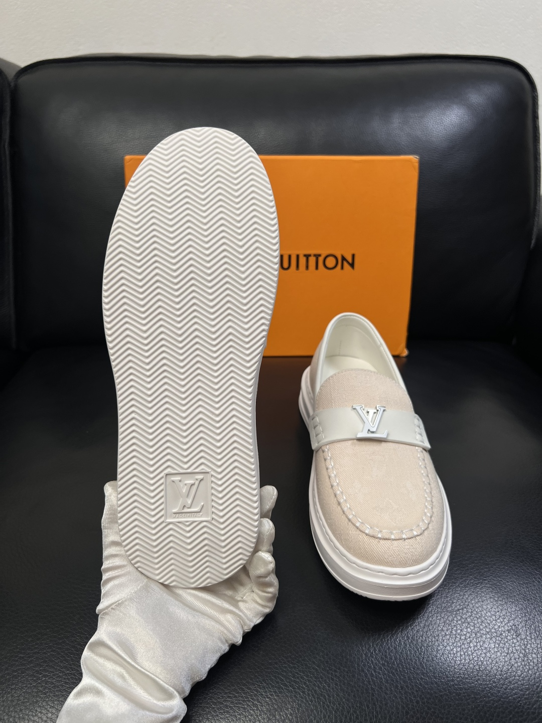 Lv  高品质  顶级工艺品  路易威登，运动板鞋专柜同步，鞋面意大利进口，高品质拼接缤纷色彩复杂工艺品