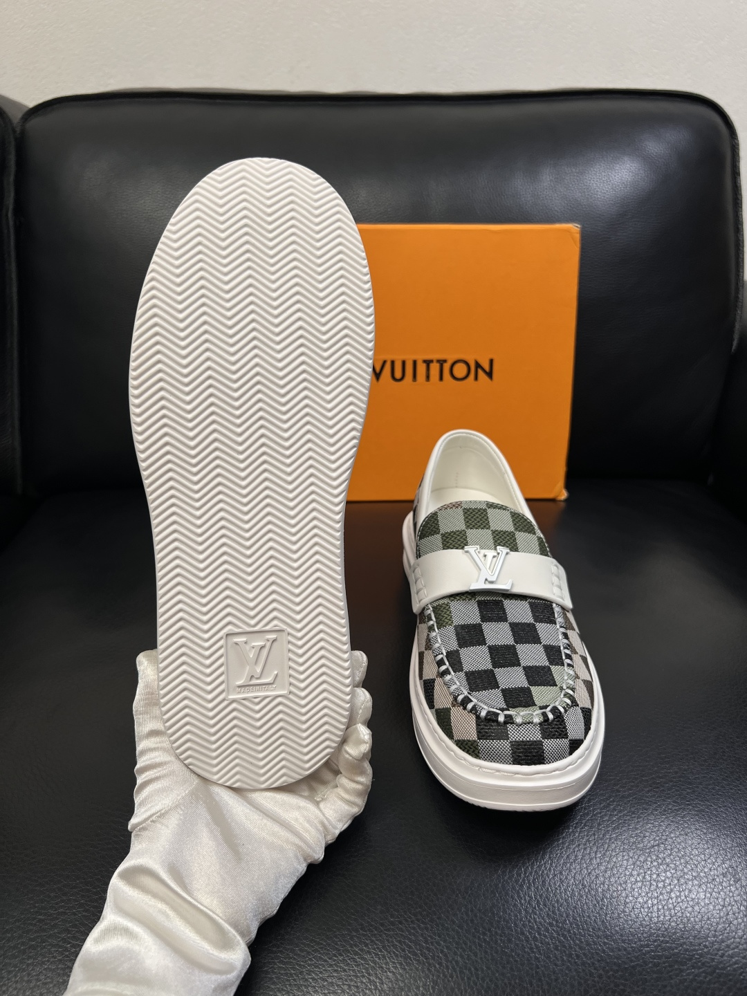 Lv  高品质  顶级工艺品  路易威登，运动板鞋专柜同步，鞋面意大利进口，高品质拼接缤纷色彩复杂工艺品