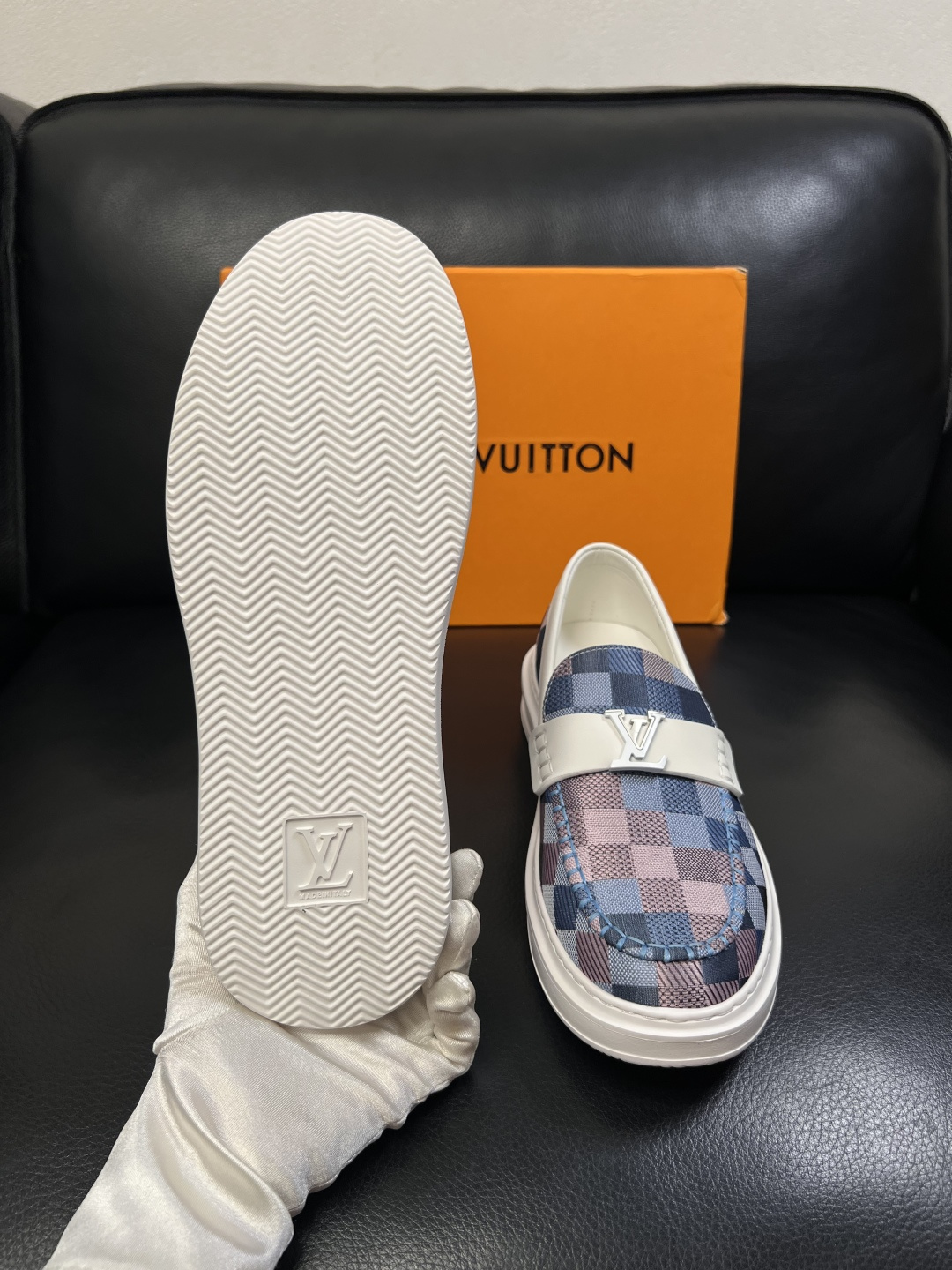 Lv  高品质  顶级工艺品  路易威登，运动板鞋专柜同步，鞋面意大利进口，高品质拼接缤纷色彩复杂工艺品