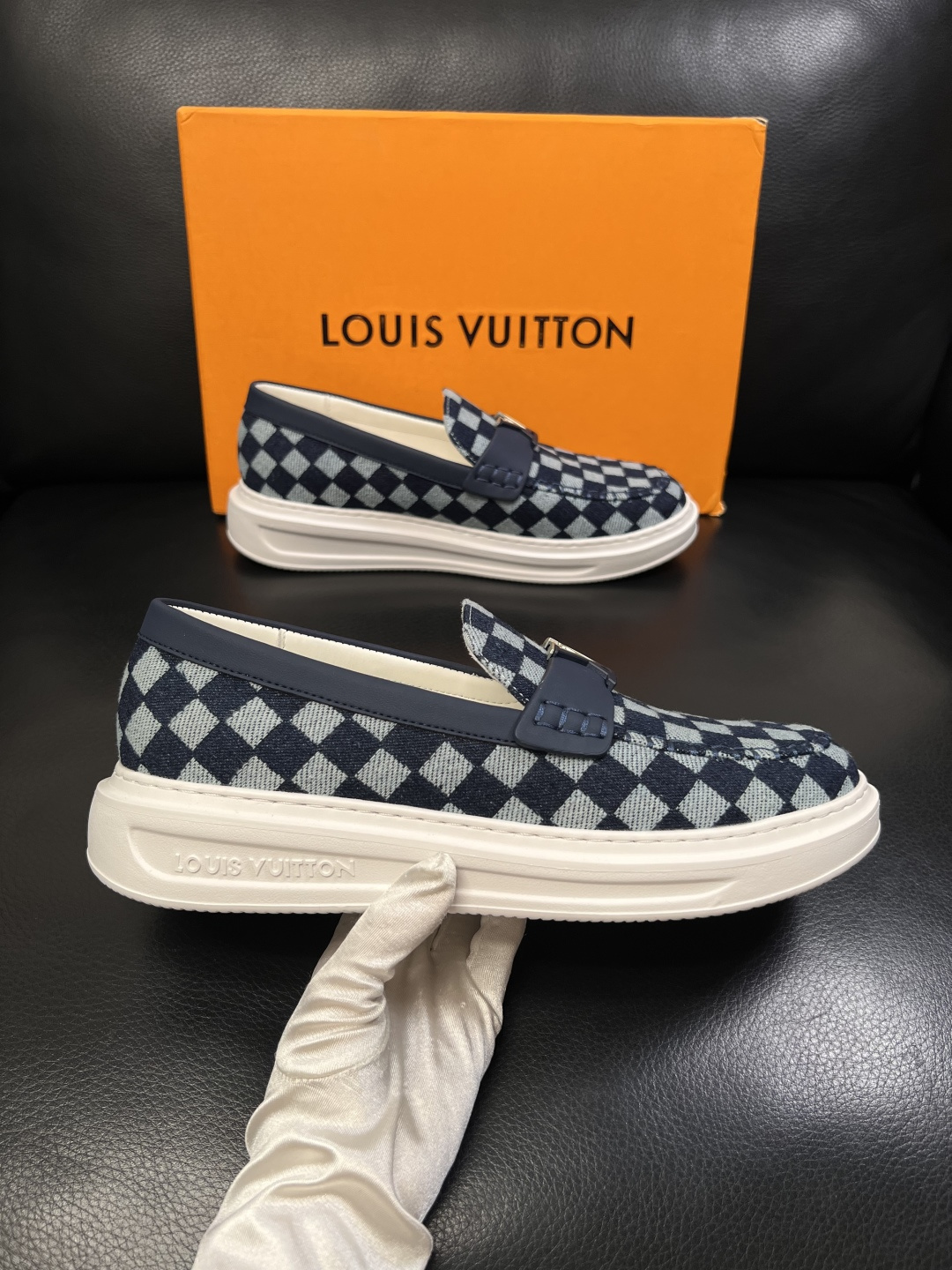 Lv  高品质  顶级工艺品  路易威登，运动板鞋专柜同步，鞋面意大利进口，高品质拼接缤纷色彩复杂工艺品