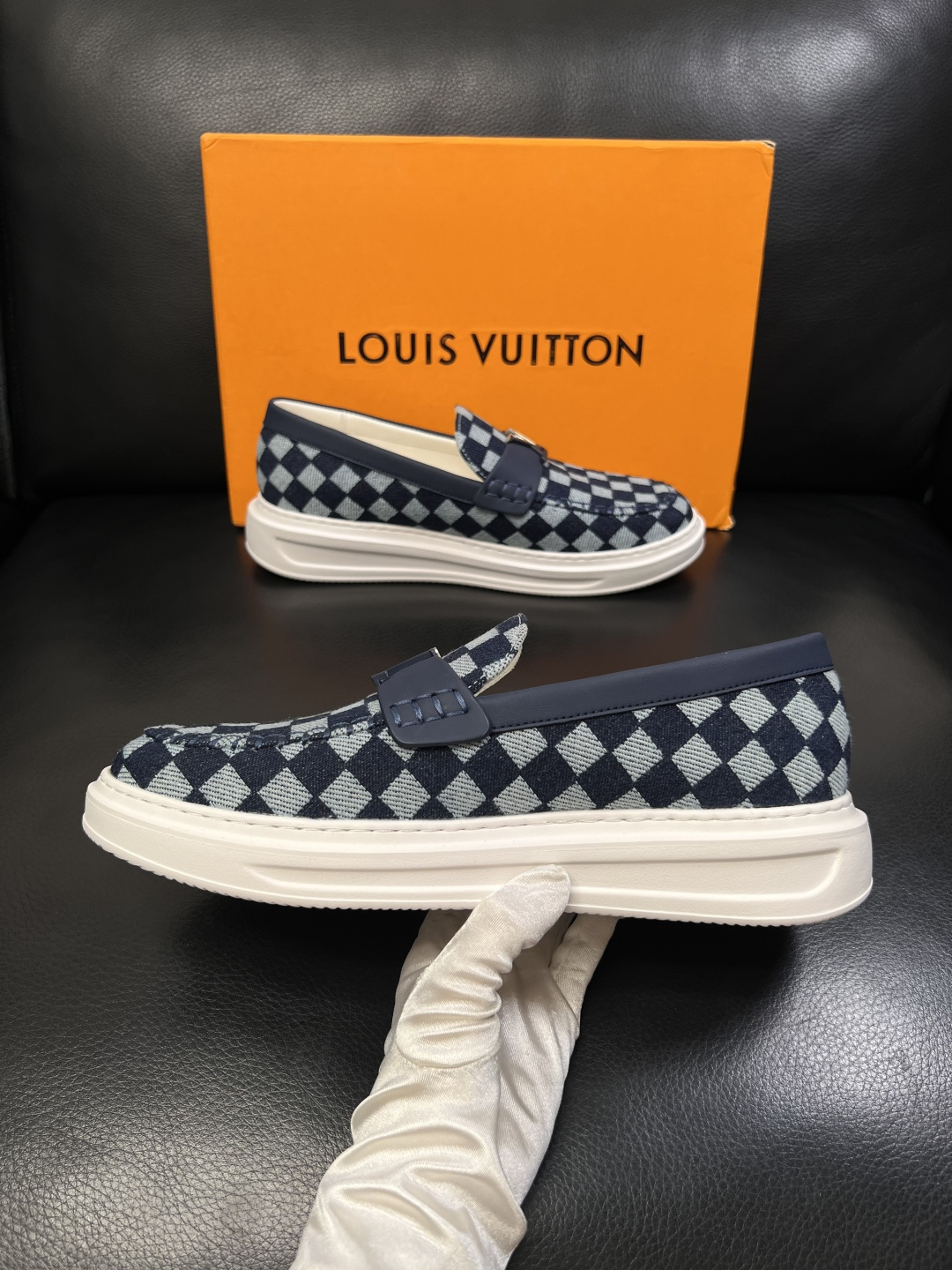 Lv  高品质  顶级工艺品  路易威登，运动板鞋专柜同步，鞋面意大利进口，高品质拼接缤纷色彩复杂工艺品