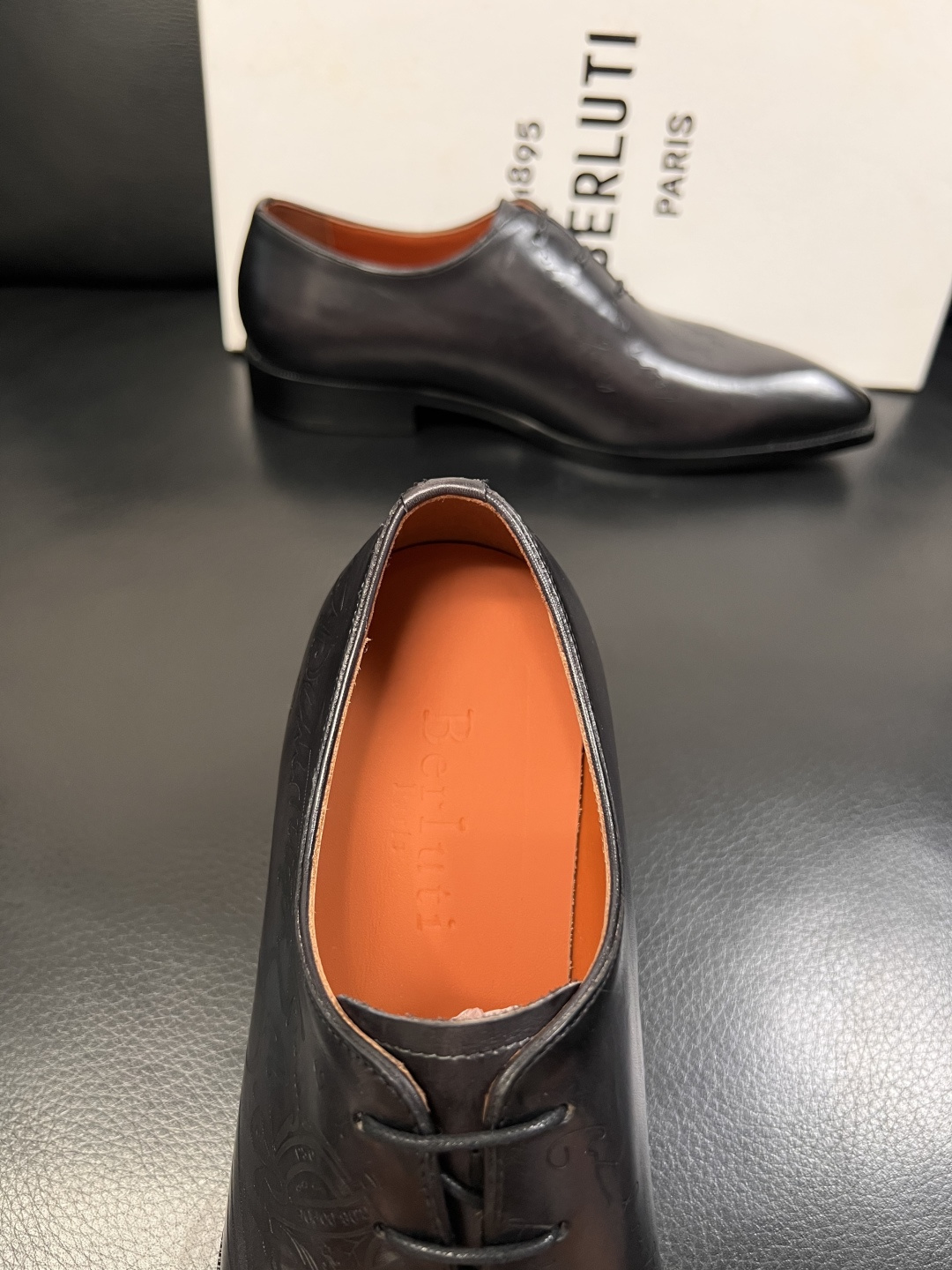 Berluti  顶级代购  布鲁提 专柜同步发售原厂配置，意大利进口牛皮面料，全进口水染牛皮里垫，鞋底