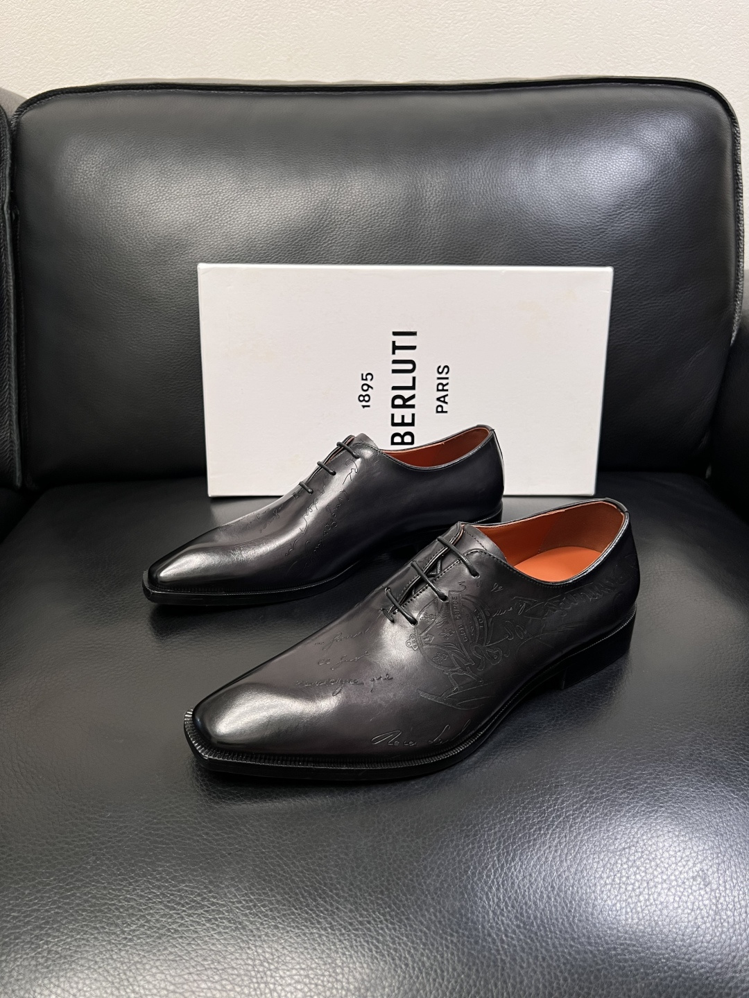Berluti  顶级代购  布鲁提 专柜同步发售原厂配置，意大利进口牛皮面料，全进口水染牛皮里垫，鞋底