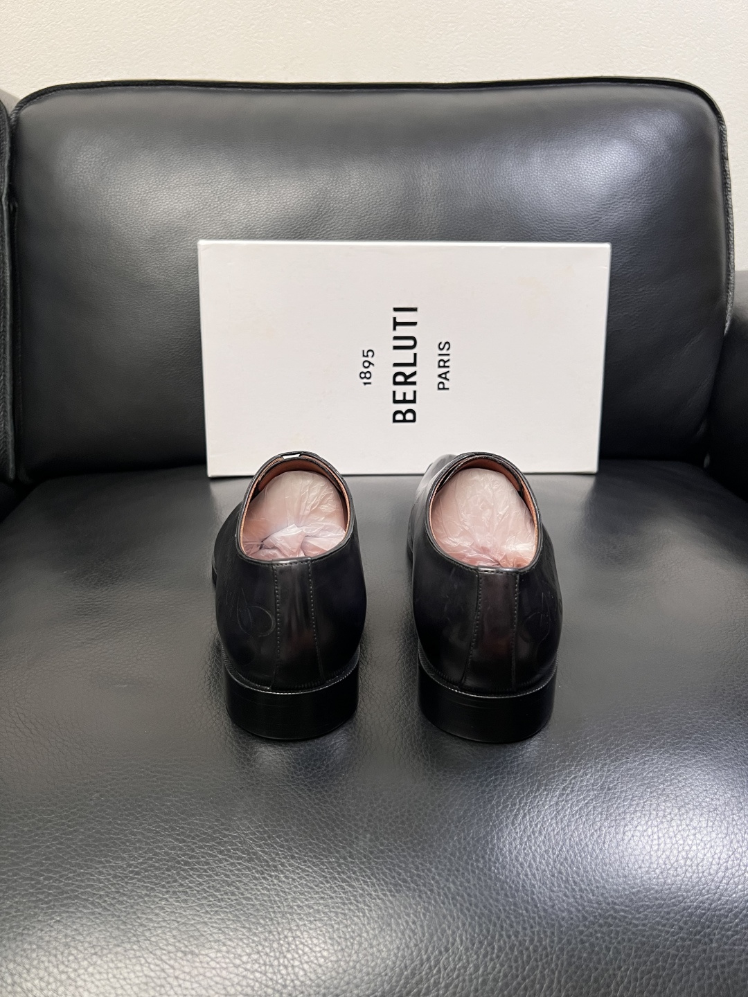 Berluti  顶级代购  布鲁提 专柜同步发售原厂配置，意大利进口牛皮面料，全进口水染牛皮里垫，鞋底