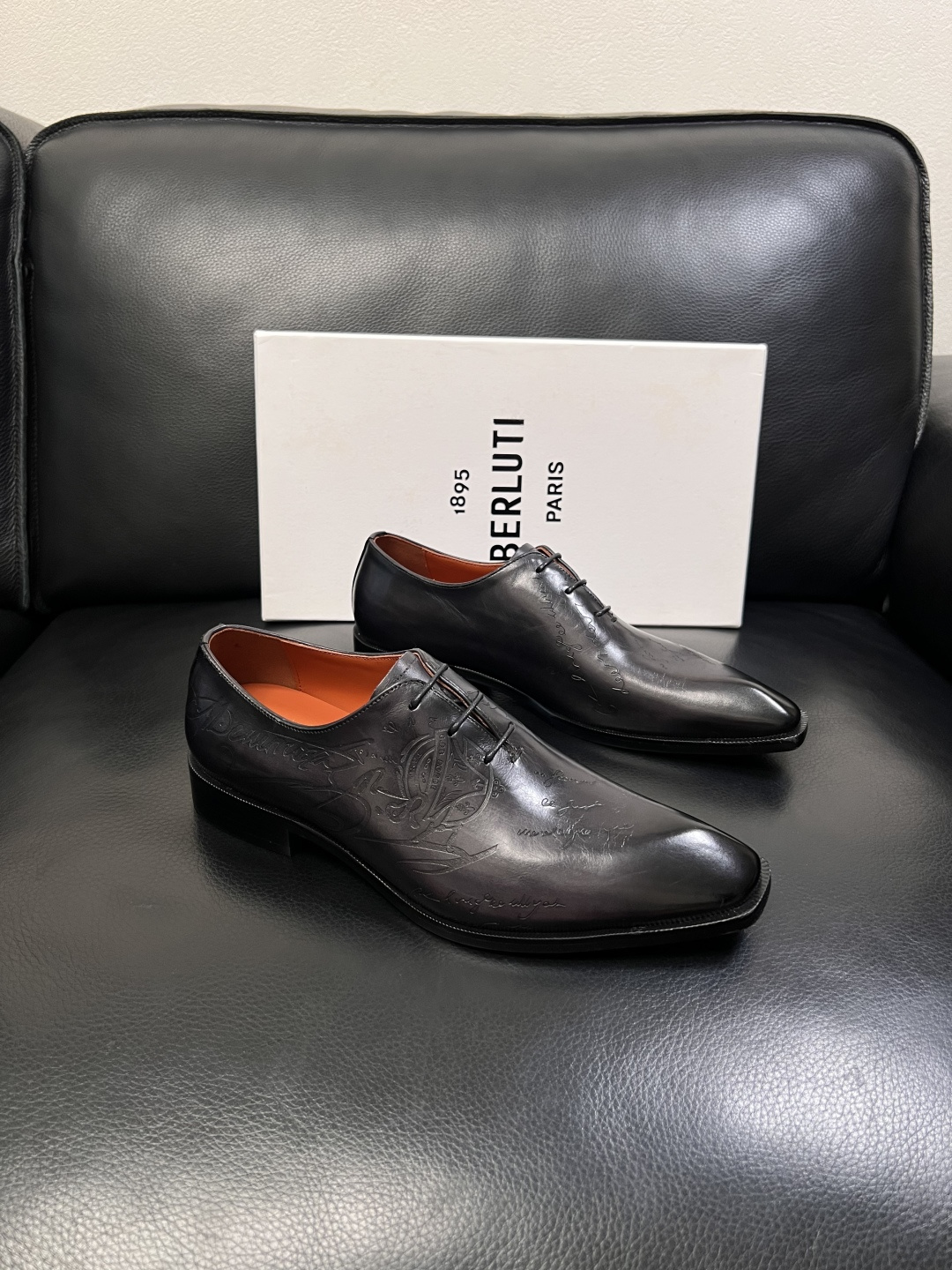 Berluti  顶级代购  布鲁提 专柜同步发售原厂配置，意大利进口牛皮面料，全进口水染牛皮里垫，鞋底
