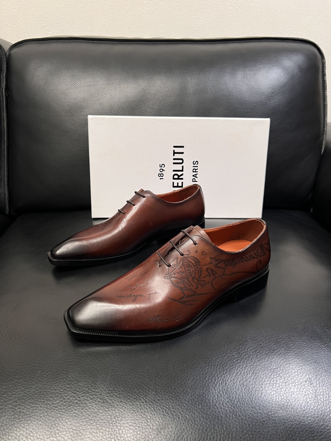 Berluti  顶级代购  布鲁提 专柜同步发售原厂配置，意大利进口牛皮面料，全进口水染牛皮里垫，鞋底