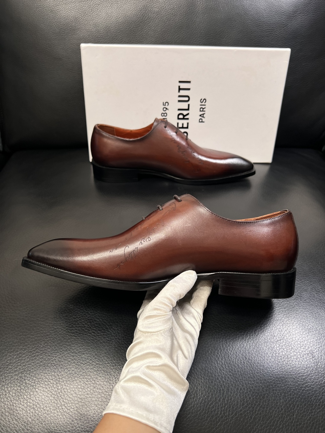 Berluti  顶级代购  布鲁提 专柜同步发售原厂配置，意大利进口牛皮面料，全进口水染牛皮里垫，鞋底