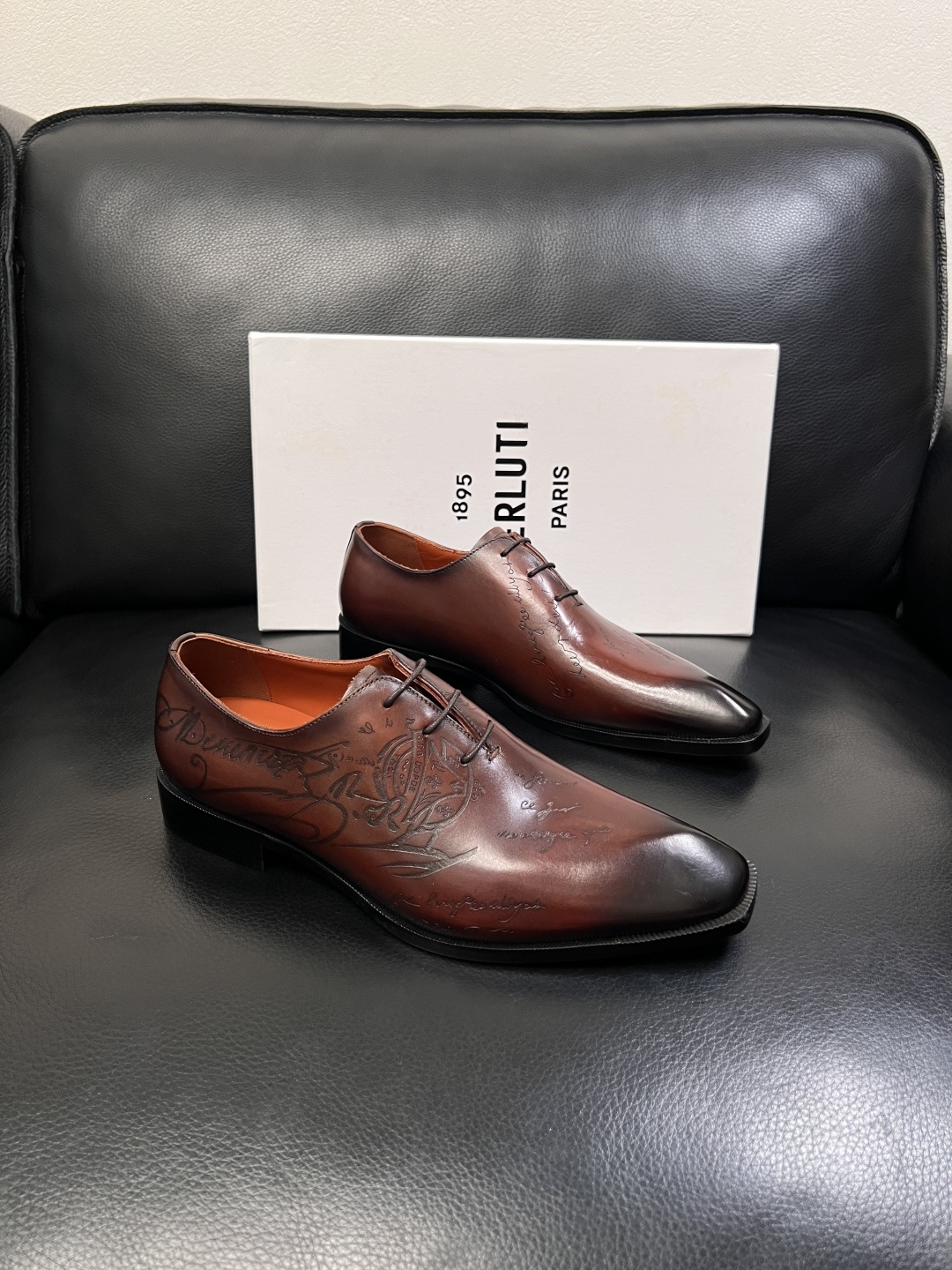 Berluti  顶级代购  布鲁提 专柜同步发售原厂配置，意大利进口牛皮面料，全进口水染牛皮里垫，鞋底