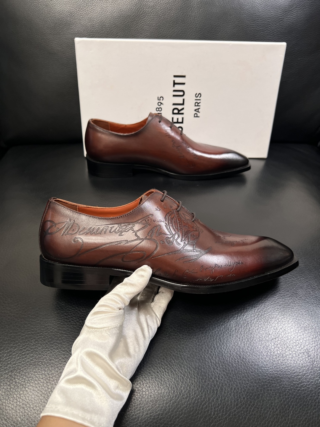 Berluti  顶级代购  布鲁提 专柜同步发售原厂配置，意大利进口牛皮面料，全进口水染牛皮里垫，鞋底