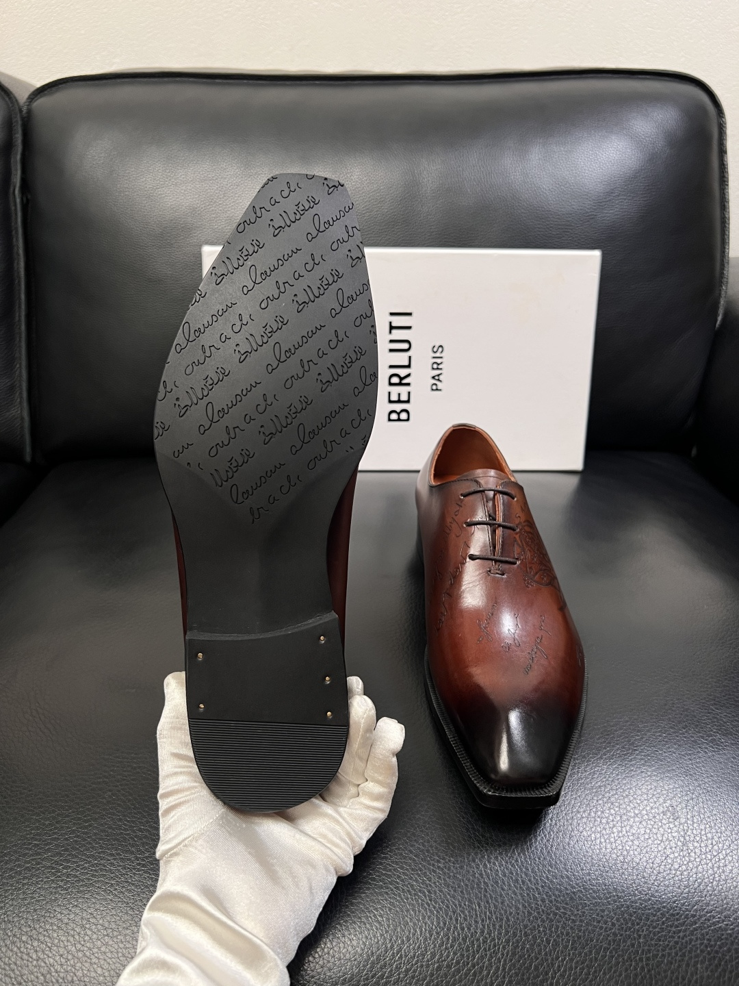 Berluti  顶级代购  布鲁提 专柜同步发售原厂配置，意大利进口牛皮面料，全进口水染牛皮里垫，鞋底