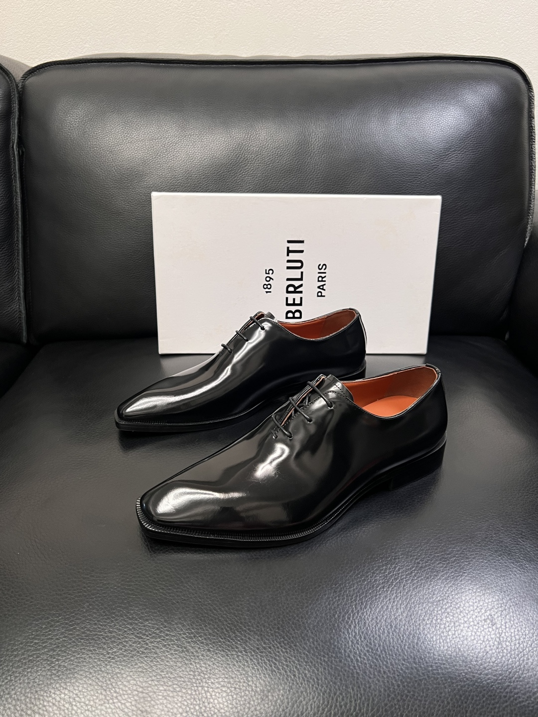 Berluti  顶级代购  布鲁提 专柜同步发售原厂配置，意大利进口牛皮面料，全进口水染牛皮里垫，鞋底