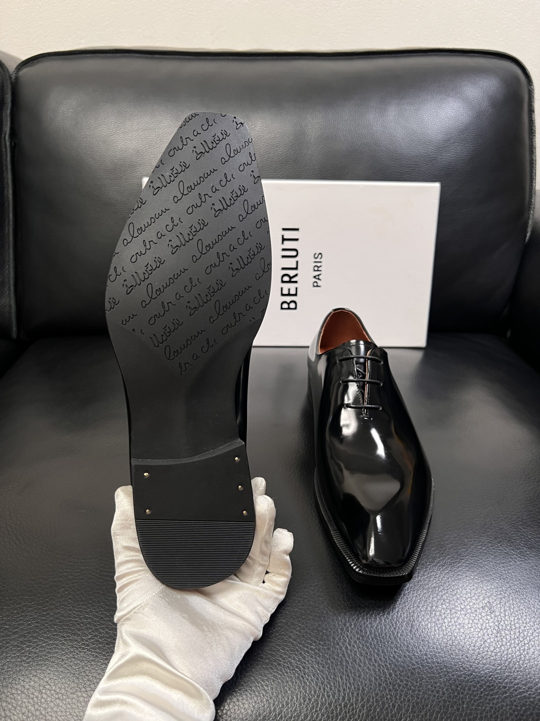 Berluti  顶级代购  布鲁提 专柜同步发售原厂配置，意大利进口牛皮面料，全进口水染牛皮里垫，鞋底