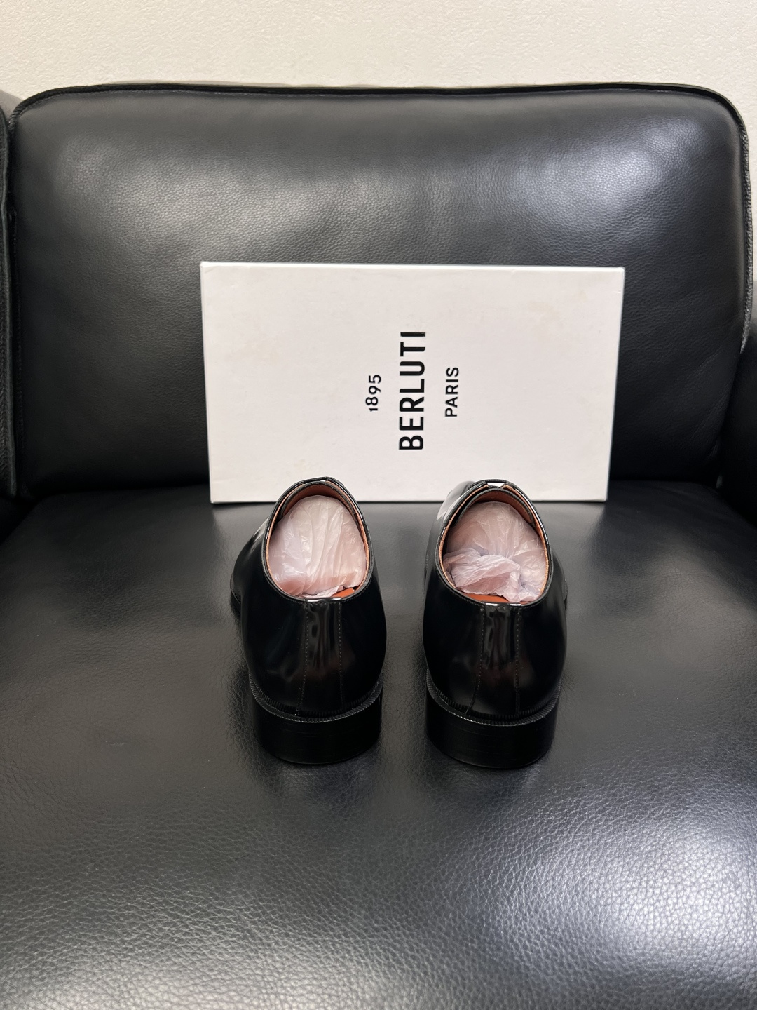 Berluti  顶级代购  布鲁提 专柜同步发售原厂配置，意大利进口牛皮面料，全进口水染牛皮里垫，鞋底