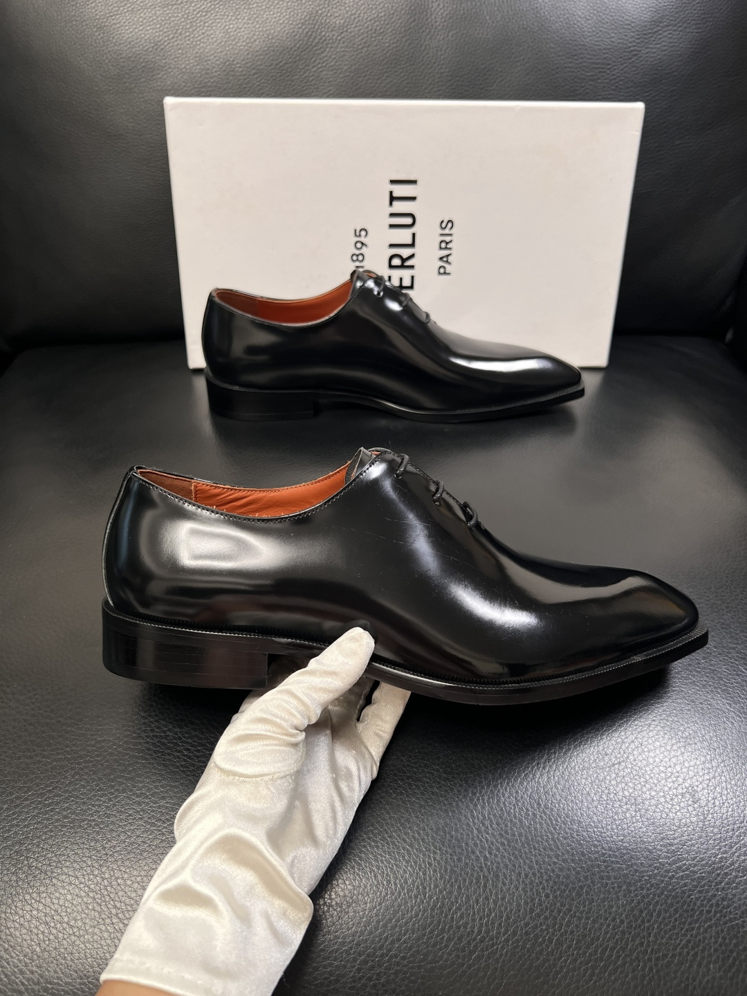Berluti  顶级代购  布鲁提 专柜同步发售原厂配置，意大利进口牛皮面料，全进口水染牛皮里垫，鞋底