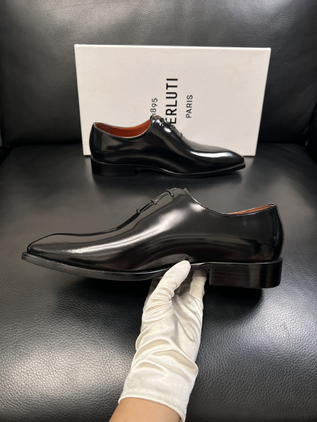 Berluti  顶级代购  布鲁提 专柜同步发售原厂配置，意大利进口牛皮面料，全进口水染牛皮里垫，鞋底