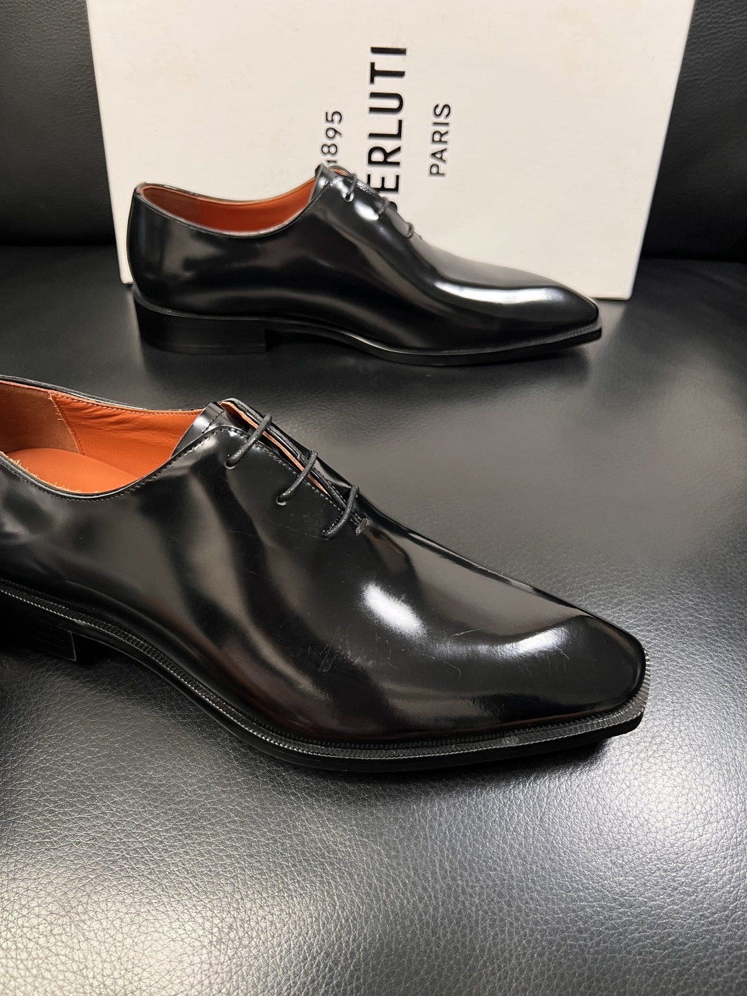 Berluti  顶级代购  布鲁提 专柜同步发售原厂配置，意大利进口牛皮面料，全进口水染牛皮里垫，鞋底