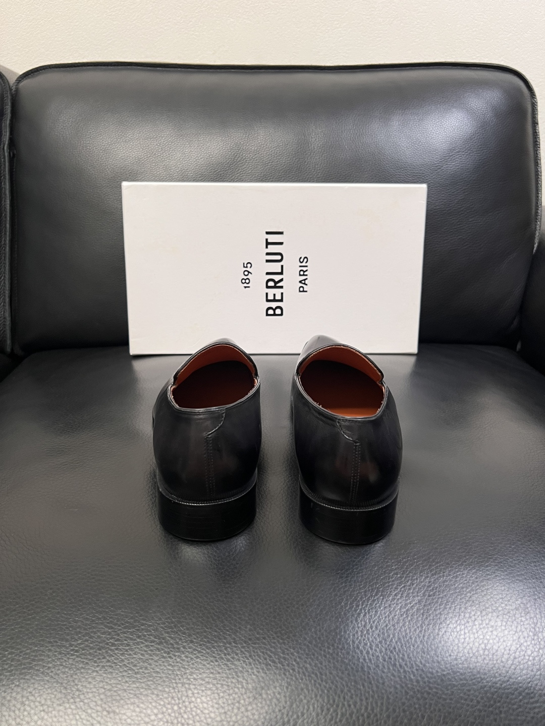 Berluti  顶级代购  布鲁提 专柜同步发售原厂配置，意大利进口牛皮面料，全进口水染牛皮里垫，鞋底