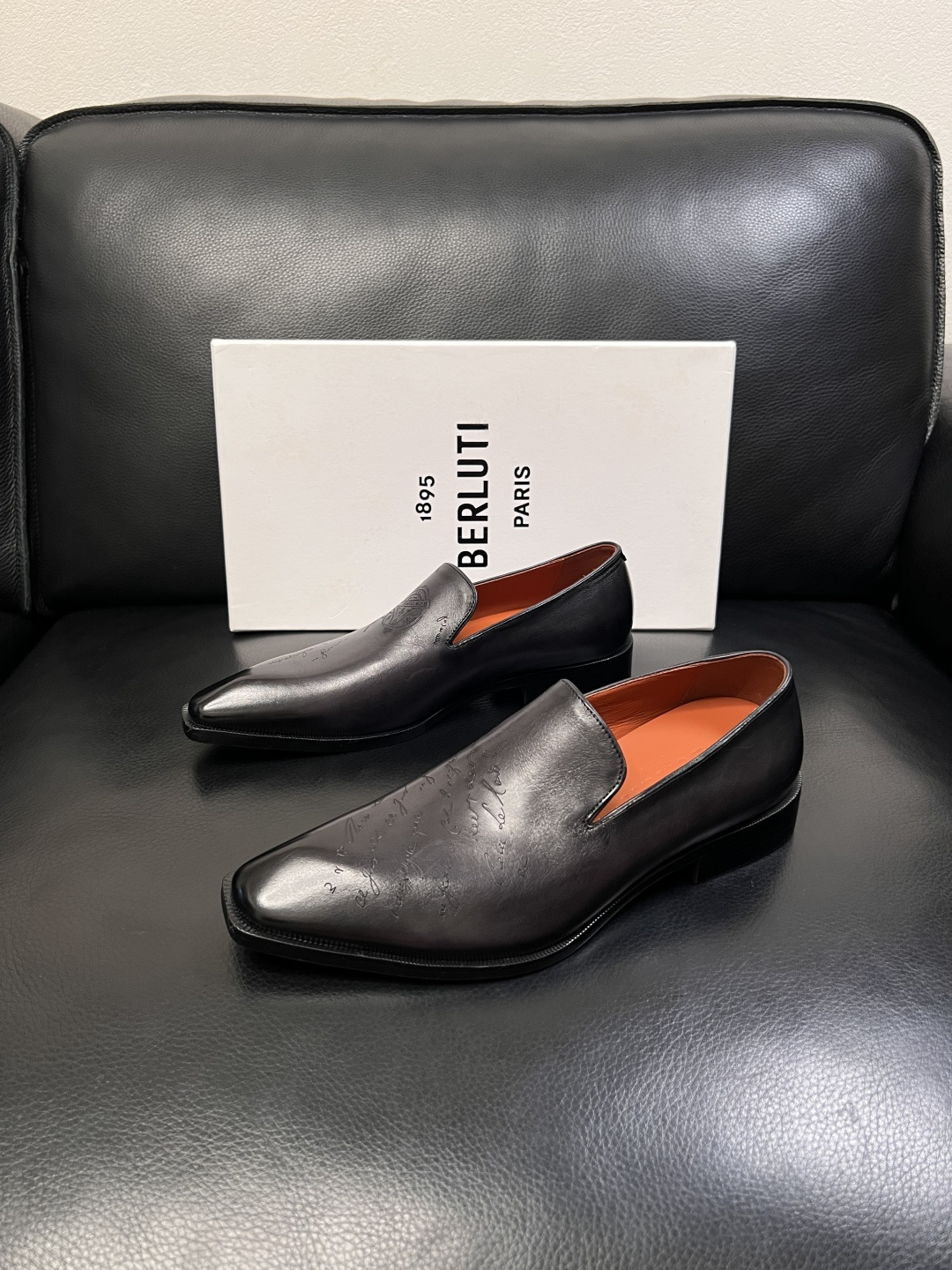 Berluti  顶级代购  布鲁提 专柜同步发售原厂配置，意大利进口牛皮面料，全进口水染牛皮里垫，鞋底