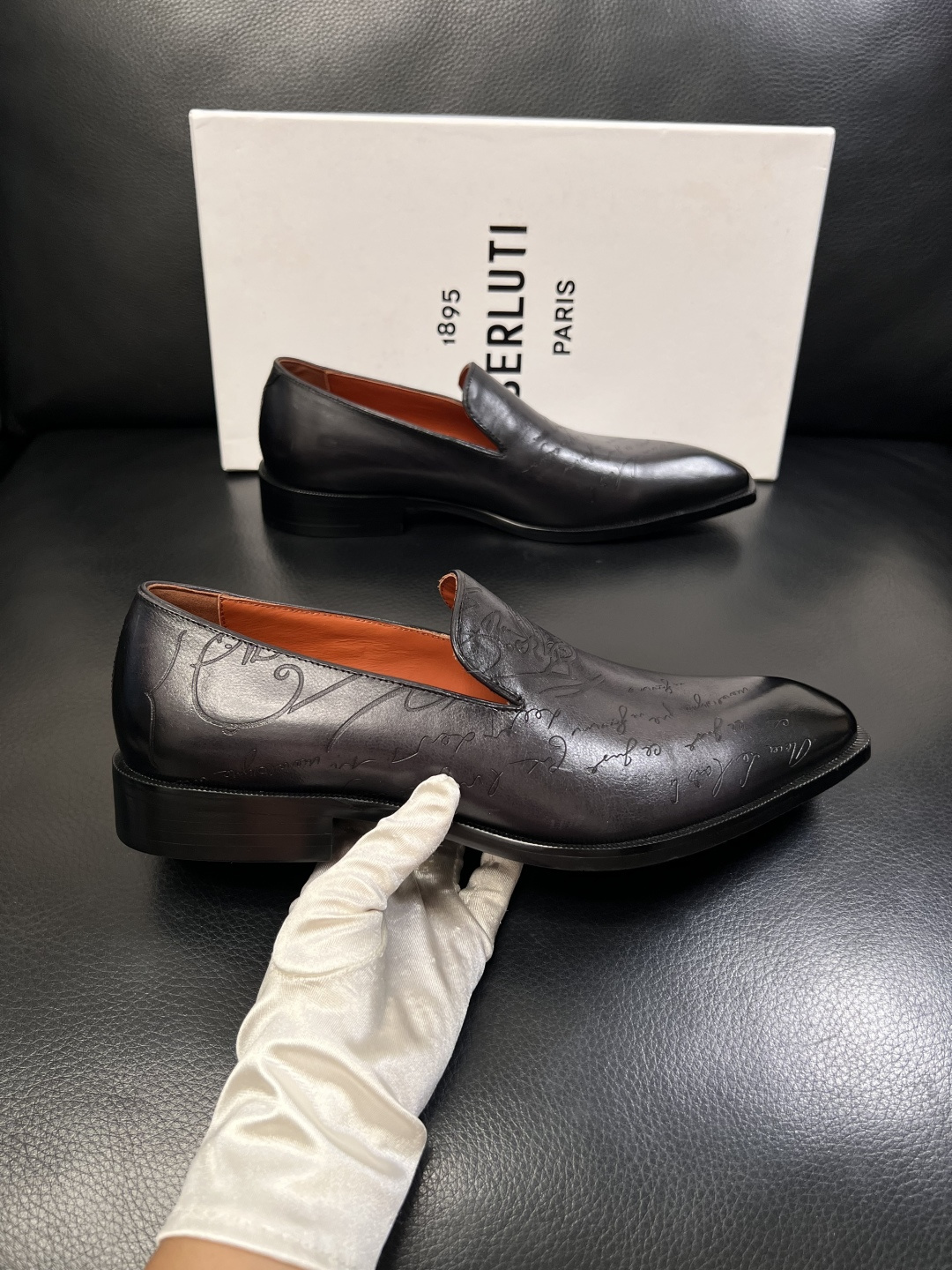 Berluti  顶级代购  布鲁提 专柜同步发售原厂配置，意大利进口牛皮面料，全进口水染牛皮里垫，鞋底